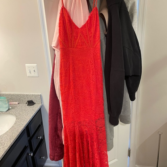 Hello Molly Elegant Red Lace Dress - Picture 3 of 3